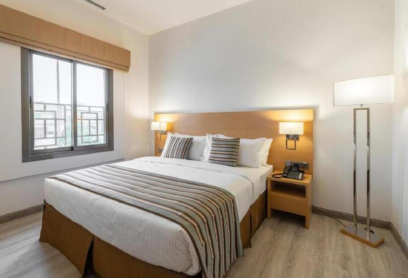 キングサイズベッドのスタンダードルーム, Aram Hotel   Almeshael Exit 18