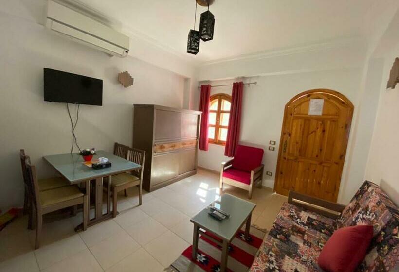 استودیوی لوکس, Villa 22