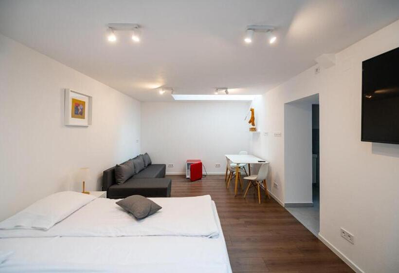 اتاق سوپریور سه تخته, Pixel Guesthouse