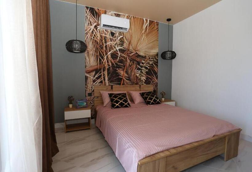 1 Bedroom Apartment Lake View, Villa Bonapart