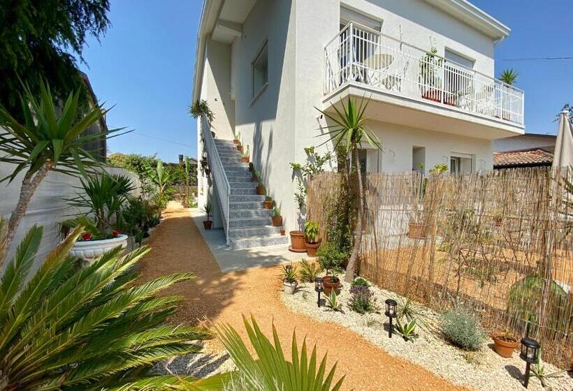 Номер Стандарт, Pathos Guest House