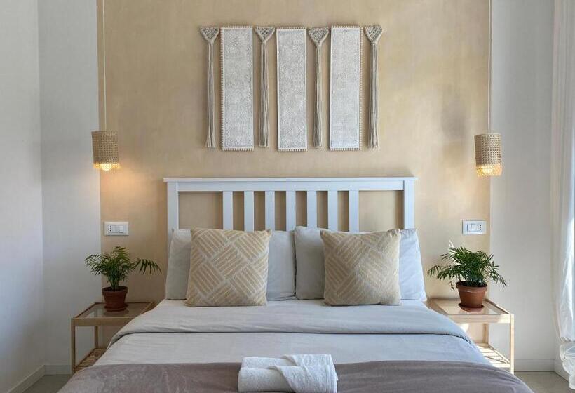 Номер Стандарт с Балконом, Pathos Guest House