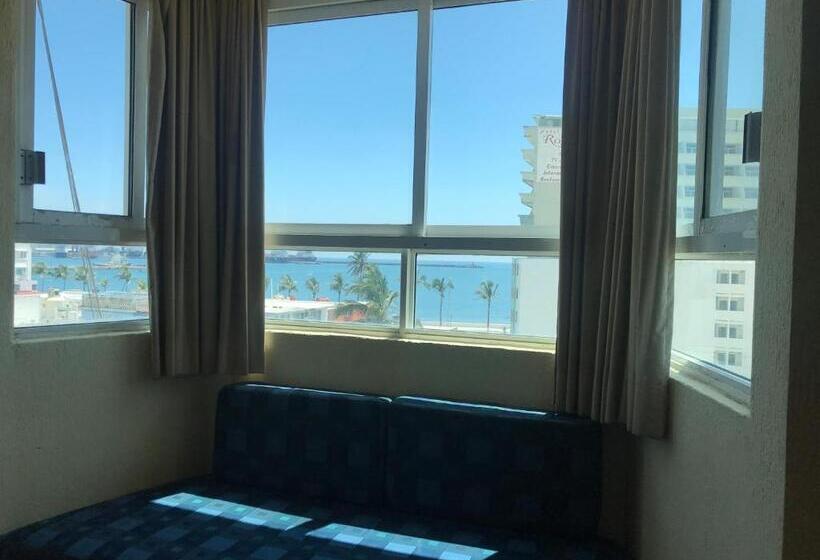 스탠다드 룸 더블 침대 2개, Dorado A Una Calle De Playa Regatas Y El Malecon