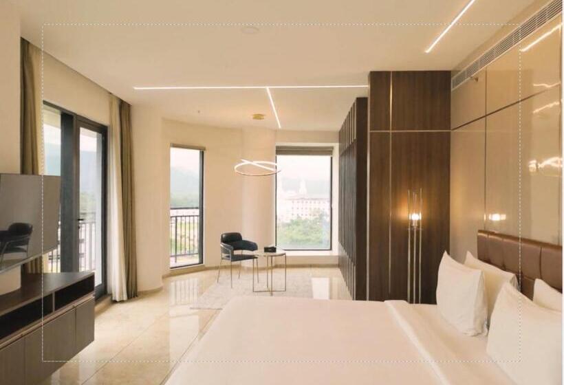 발코니가 있는 스위트, Fezinn Hotel   Best Wayanad Hotel In 2024