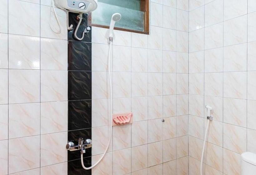 Номер Стандарт, Reddoorz Plus @ Jalan Gatot Subroto Medan