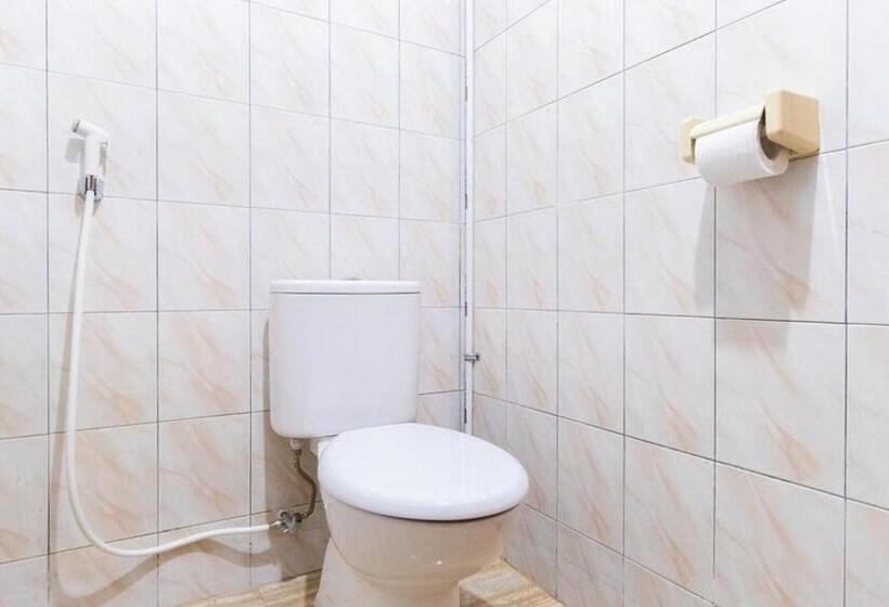 Номер Стандарт, Reddoorz Plus @ Jalan Gatot Subroto Medan
