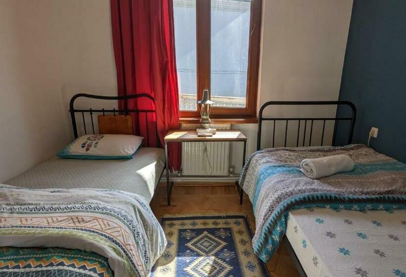 اتاق استاندارد, Bao Hostel Kutaisi