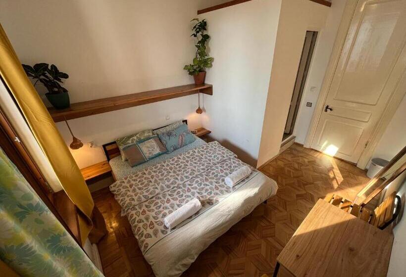 اتاق استاندارد, Bao Hostel Kutaisi