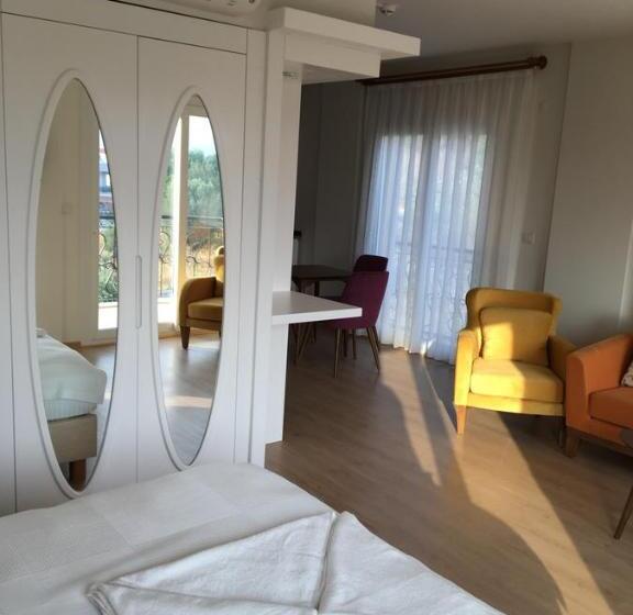 豪华海景房带阳台, Clementin Suits Sigacık