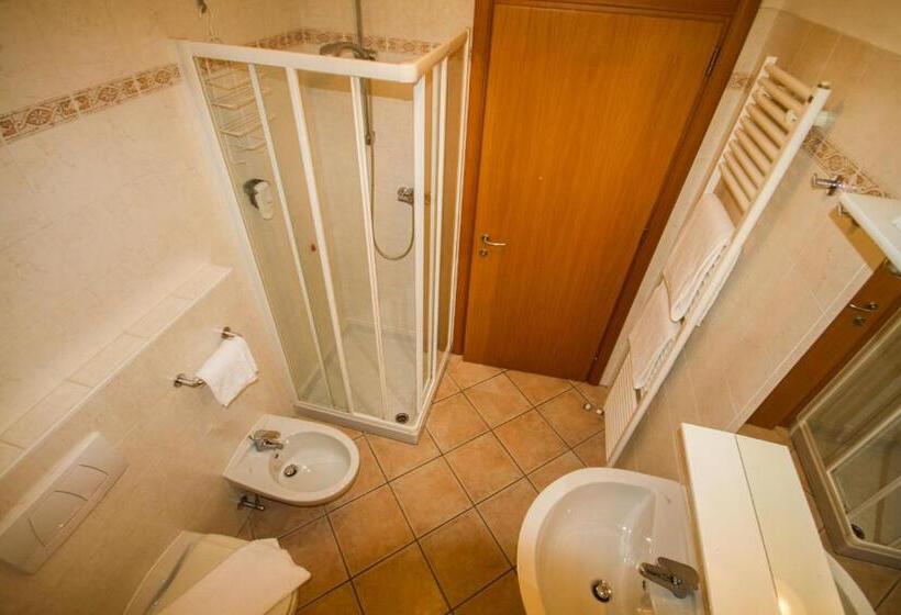 Номер Стандарт, Albergo Lario