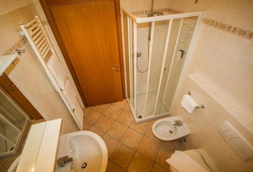 Номер Стандарт с Террасой, Albergo Lario
