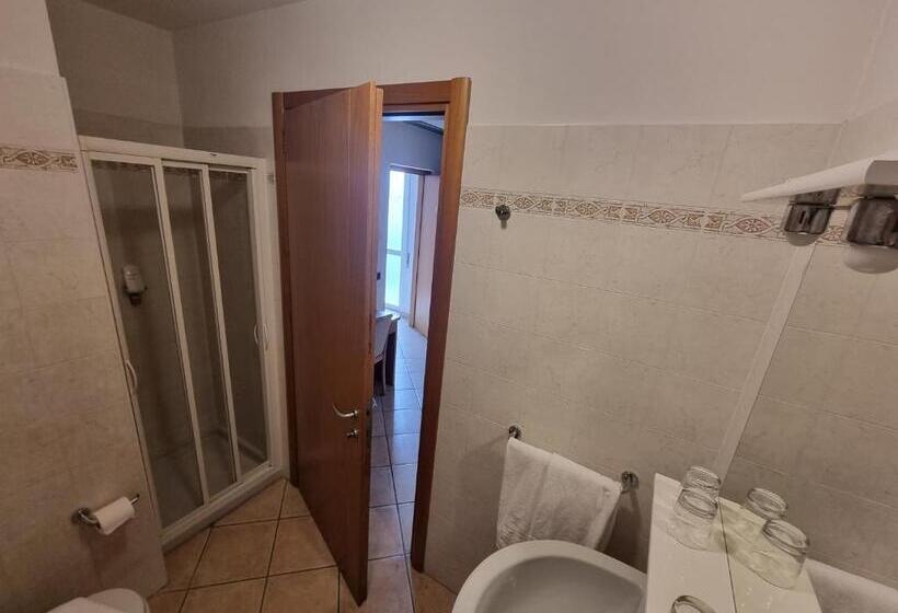 Четырехместный Номер Стандарт, Albergo Lario