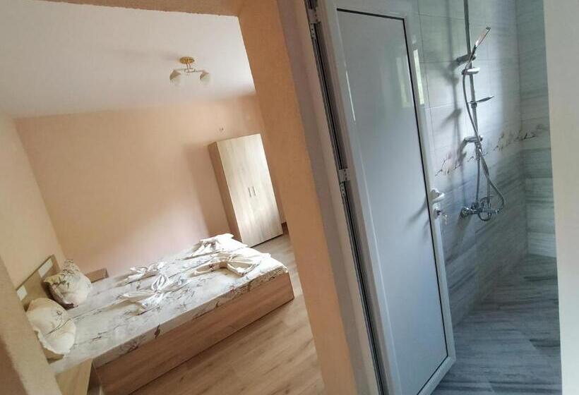 발코니 디럭스 룸, Guest House Proynovi