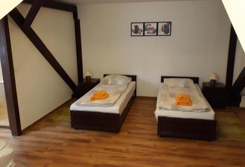 Номер Стандарт Трехместный, Eden House