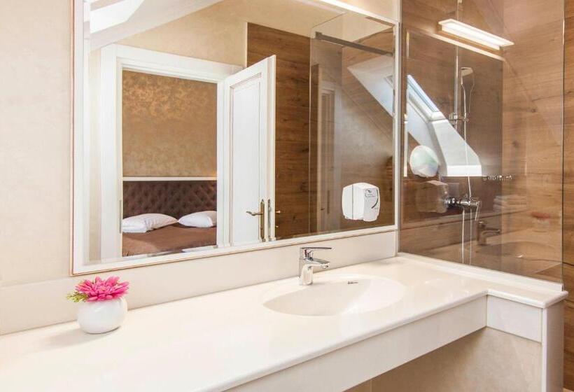Трехместный Номер Комфорт, Camelot Resort