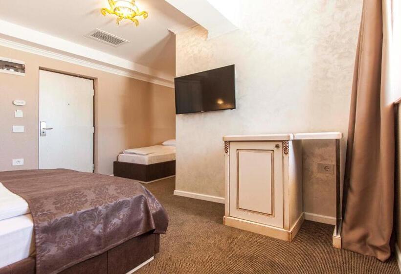 Трехместный Номер Комфорт, Camelot Resort
