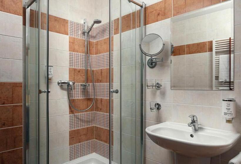 スタンダード４人部屋, Golf & Spa Kunětická Hora