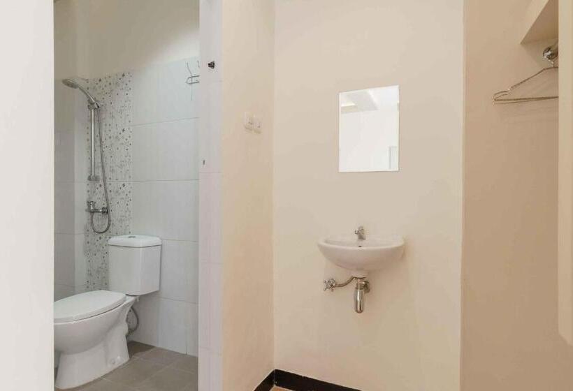 Семейный Номер, Reddoorz Plus Near Millenium Ict Centre Medan 2