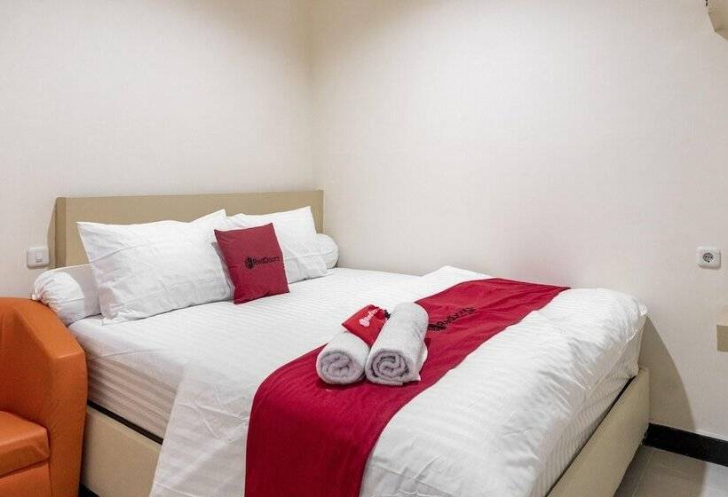 Номер Стандарт, Reddoorz Plus Near Millenium Ict Centre Medan 2