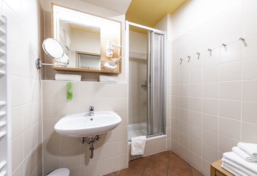 Номер Стандарт Трехместный, Jufa Hotel Murau