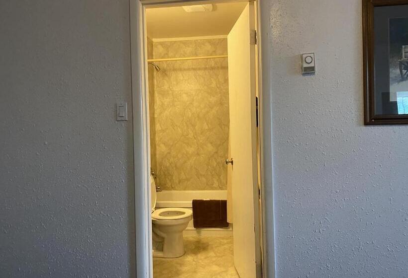 Номер Стандарт, Hitching Post Motel