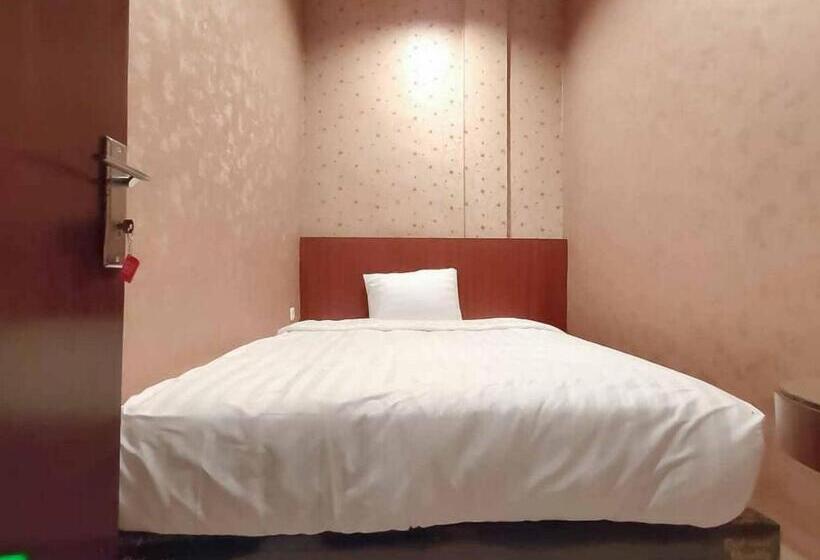 Номер Стандарт, Reddoorz Plus @ Jalan Letda Sujono Medan 2