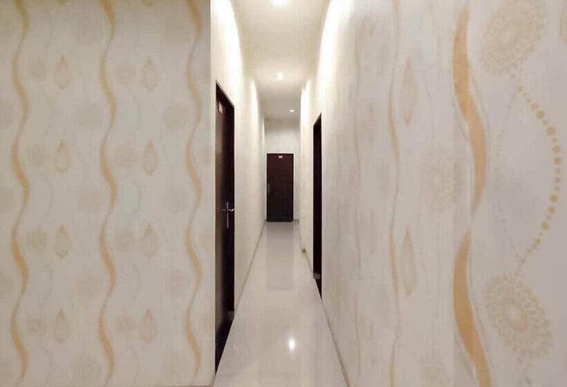 Люкс, Reddoorz Plus @ Jalan Letda Sujono Medan 2