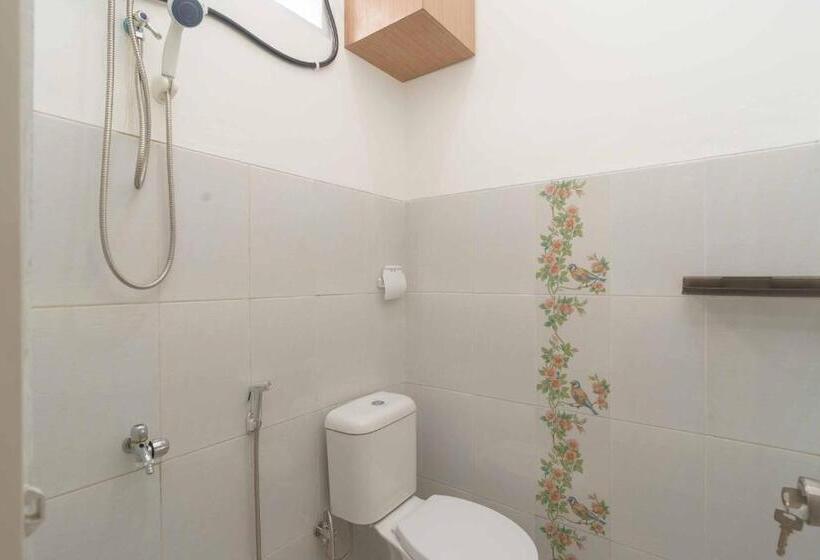 Номер Economy, Reddoorz Syariah Near Exit Toll Jatiwarna 2