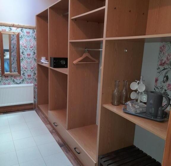 Семейный Номер, Oak Tree Lane Country B And B