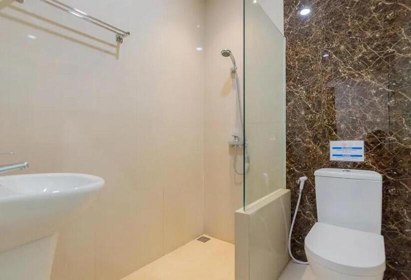 اتاق سوپریور, Sans Hotel Box Mansion Surabaya By Reddoorz