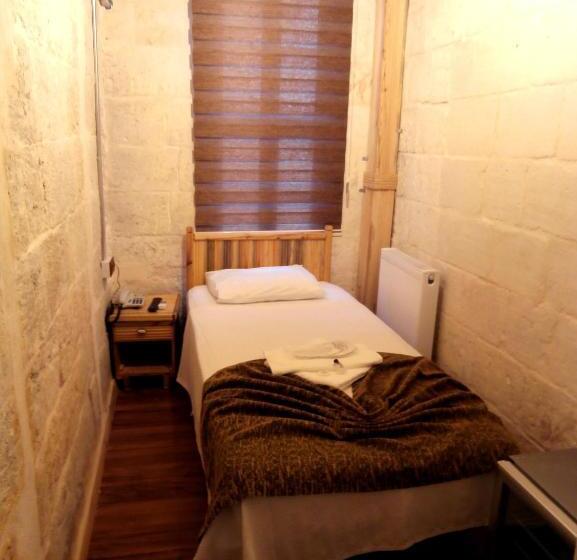 اتاق اکونومی یک تخته, Duran Aga Konagi