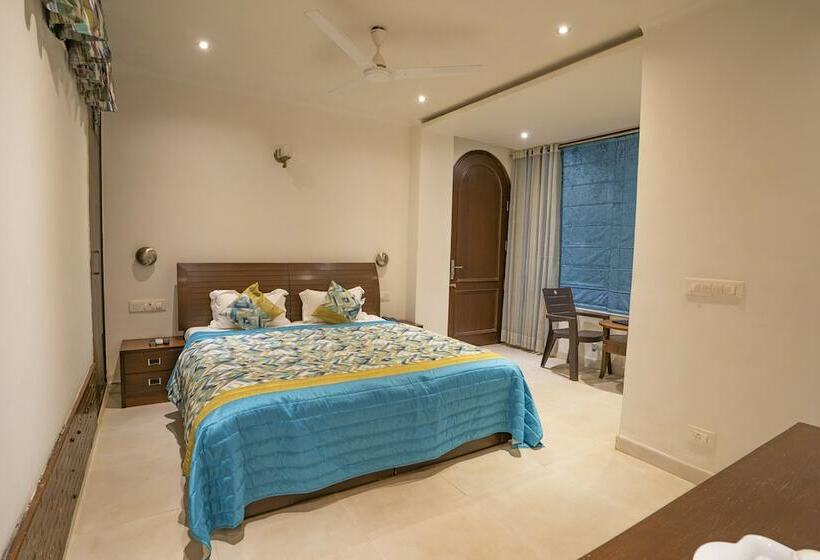 Королевский Номер, Narmade River View Resort