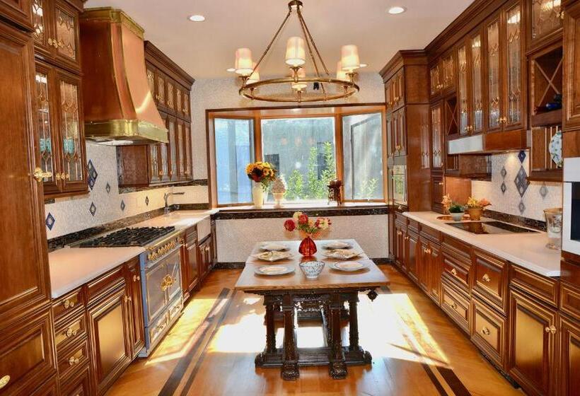 Люкс Повышенной Комфортности, Northern Lights Mansion