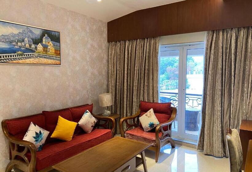 带阳台套房, Grand Victoria The Fern Resort & Spa, Panchgani