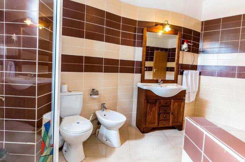 Номер Deluxe, Castelul De Vis