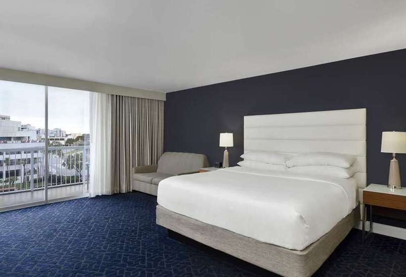 스탠다드 룸 킹사이즈 침대, Hilton Branson Convention Center
