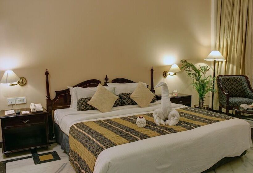 로얄 룸, Kk Royal Hotel & Convention Centre