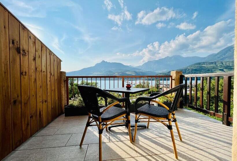 Номер Стандарт с Балконом, Hôtel Les Chaumettes