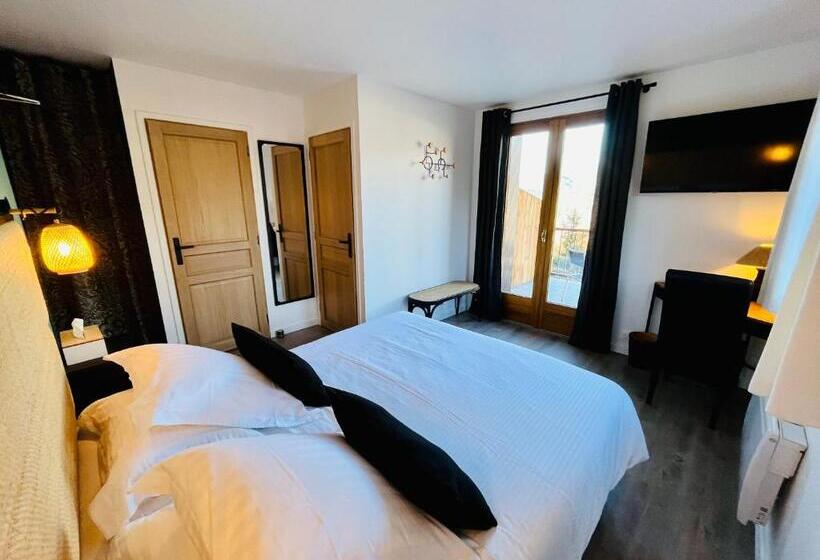 Номер Стандарт с Балконом, Hôtel Les Chaumettes