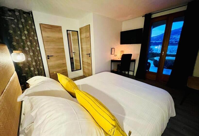 Номер Стандарт с Террасой, Hôtel Les Chaumettes