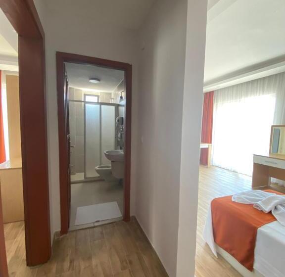 Четырехместный Номер Стандарт Вид на Море, Kent Otel