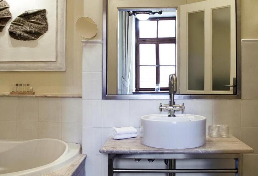 스위트, Boutique Hotel Nautilus