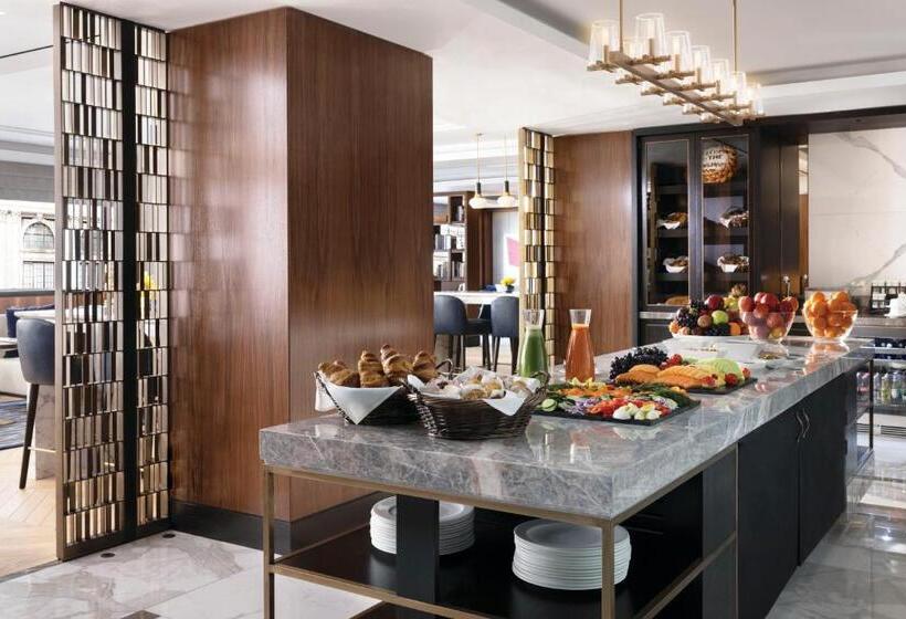 سوئیت جونیور کلوب با چشم‌انداز, The Langham New York Fifth Avenue