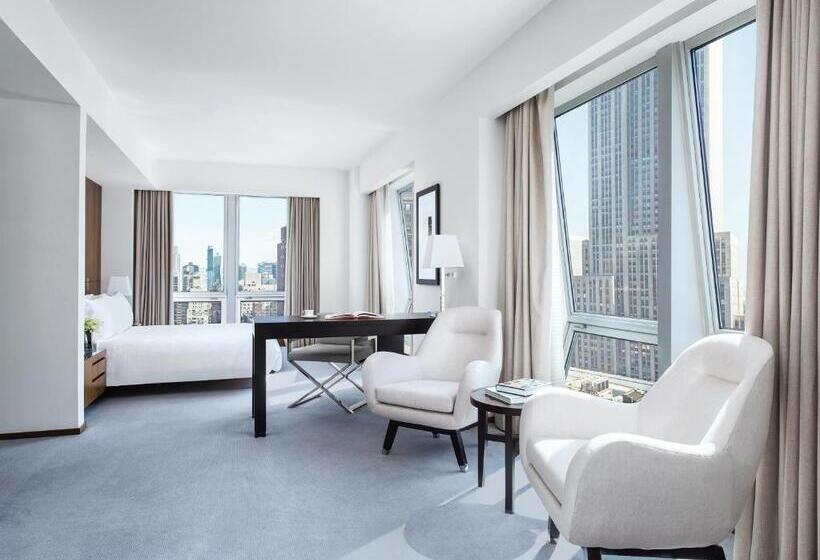 سوئیت جونیور کلوب با چشم‌انداز, The Langham New York Fifth Avenue