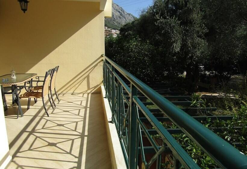 Апартаменты 2 Спальни, Barbati Beach Apartments