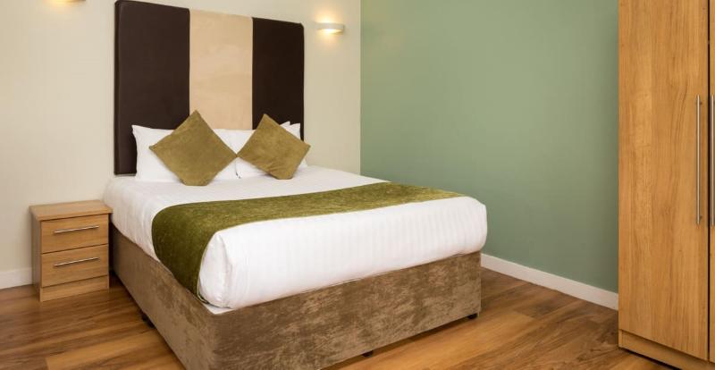 Студия Стандарт, Roomzzz Leeds Headingley