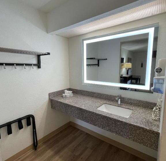 带大床的标准间, Tricove Inn & Suites