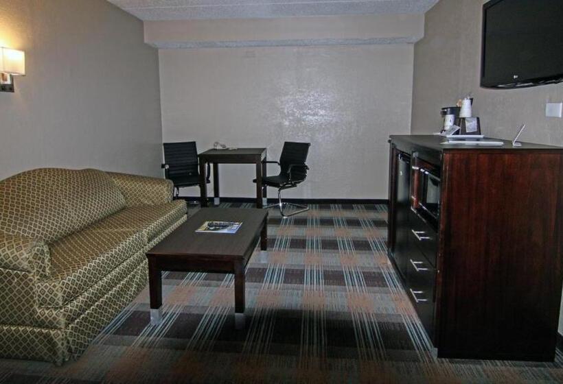 Люкс Кровать Кинг, Days Inn & Suites By Wyndham Springfield On I44