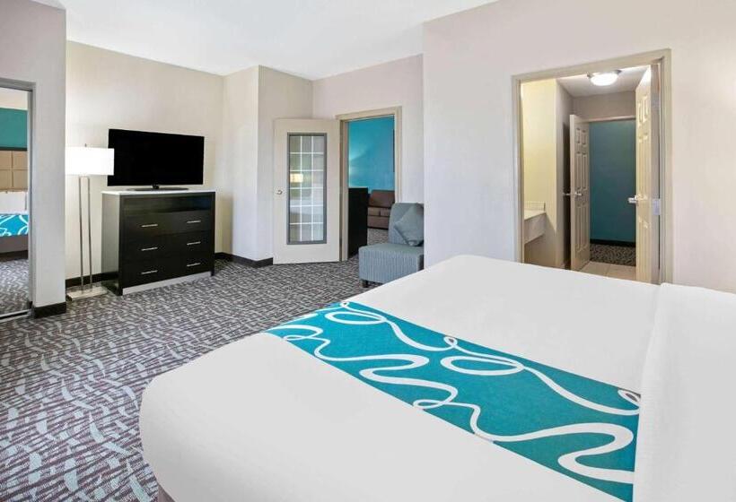 Люкс, La Quinta Inn & Suites By Wyndham Paris