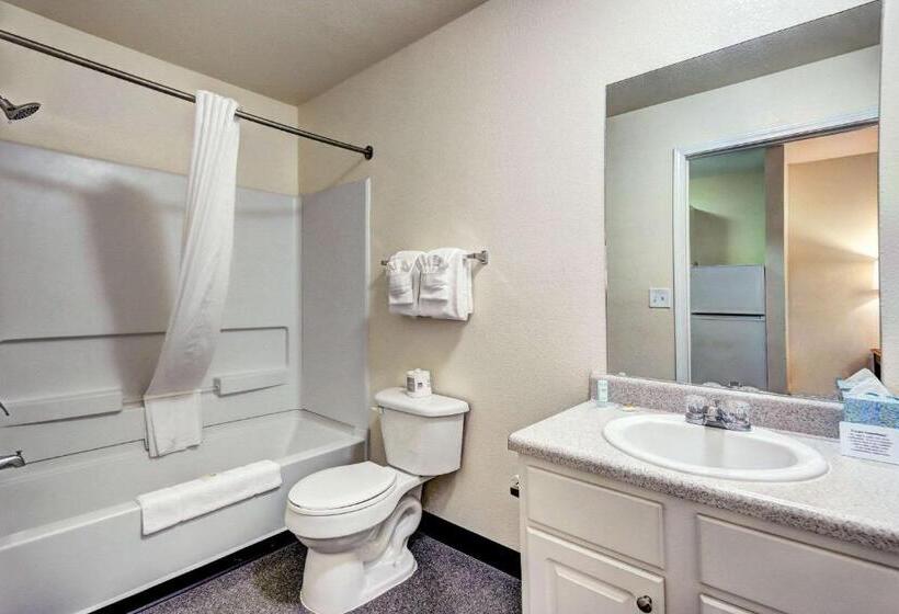 스탠다드 룸 더블 침대 2개, Suburban Studios Westminster Denver North
